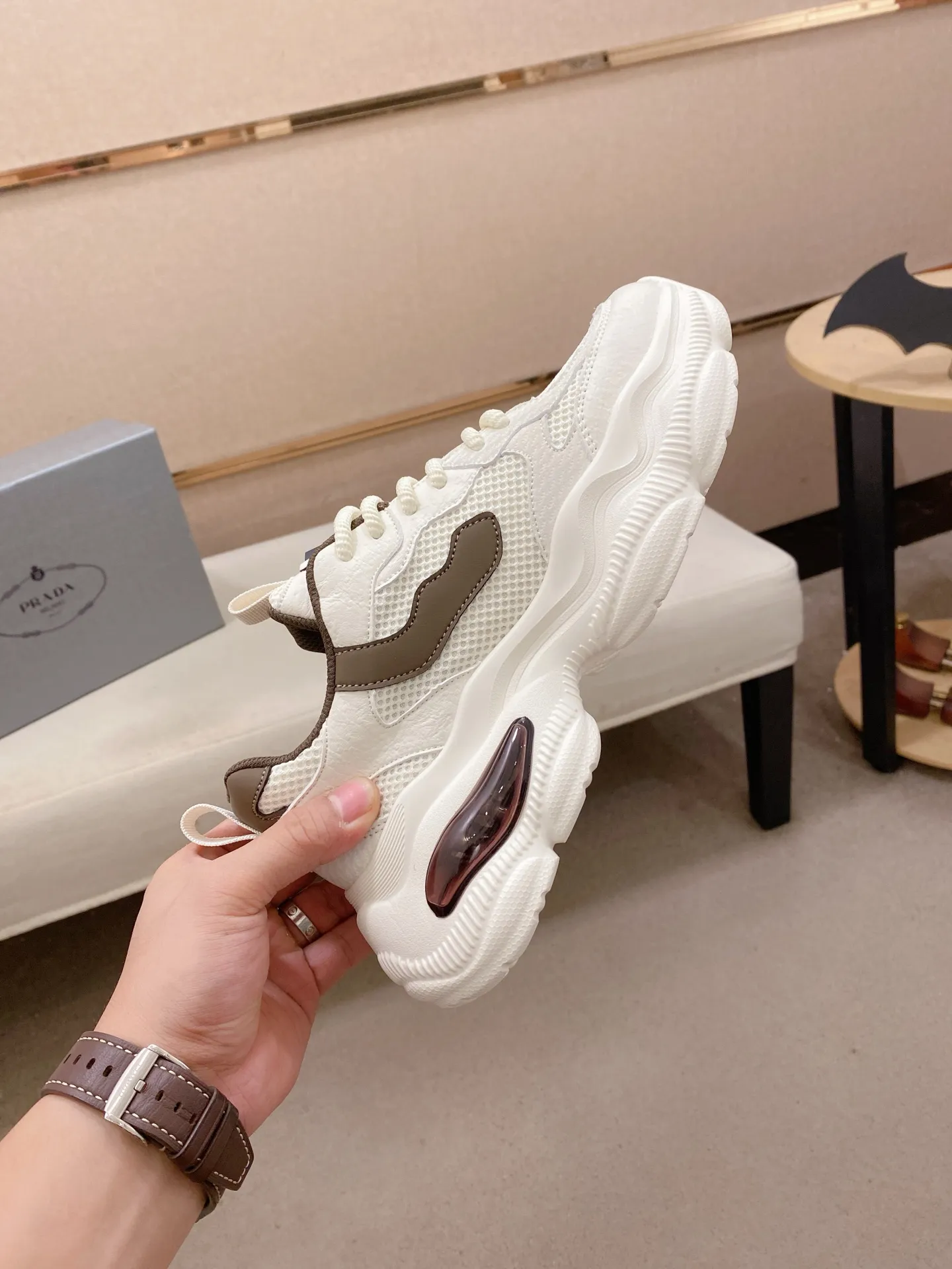 Men's shoes 💰: 462💰 [Prada～Prada] Trendy new styles are on the market. Same style as the official website. Counter quality. Original version. [Strong] [Strong] Imported selected first-layer cowhide. Comfortable and breathable sheepskin lining, fine workmanship, upper layer made of 100% pure cowhide, original last shape, comfortable on the feet, shoe sizes 38 to 44